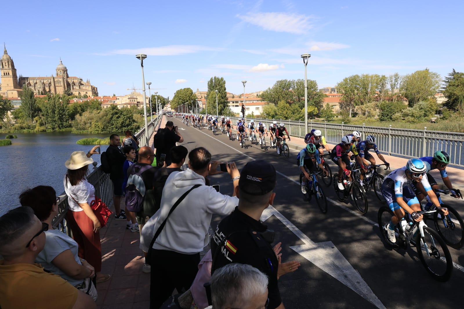 El paso de la Vuelta por Salamanca: más aplausos que banderas y un líder &#039;pillo&#039;