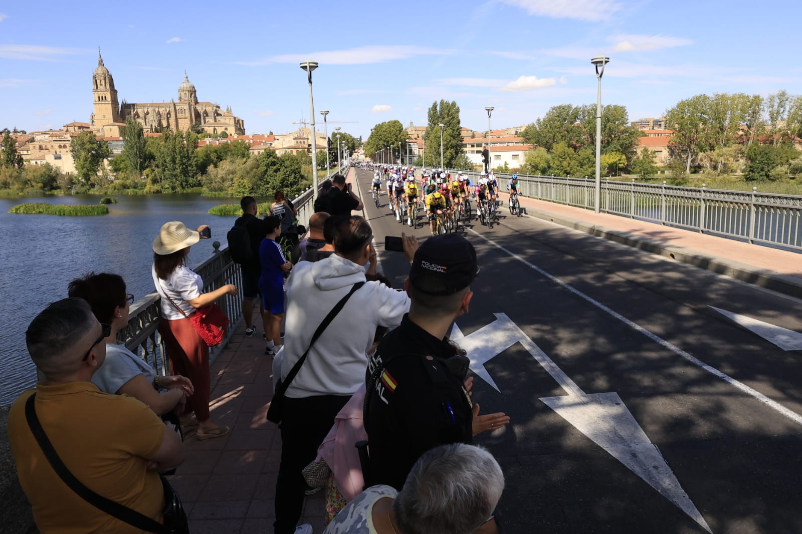 El paso de la Vuelta por Salamanca: más aplausos que banderas y un líder &#039;pillo&#039;