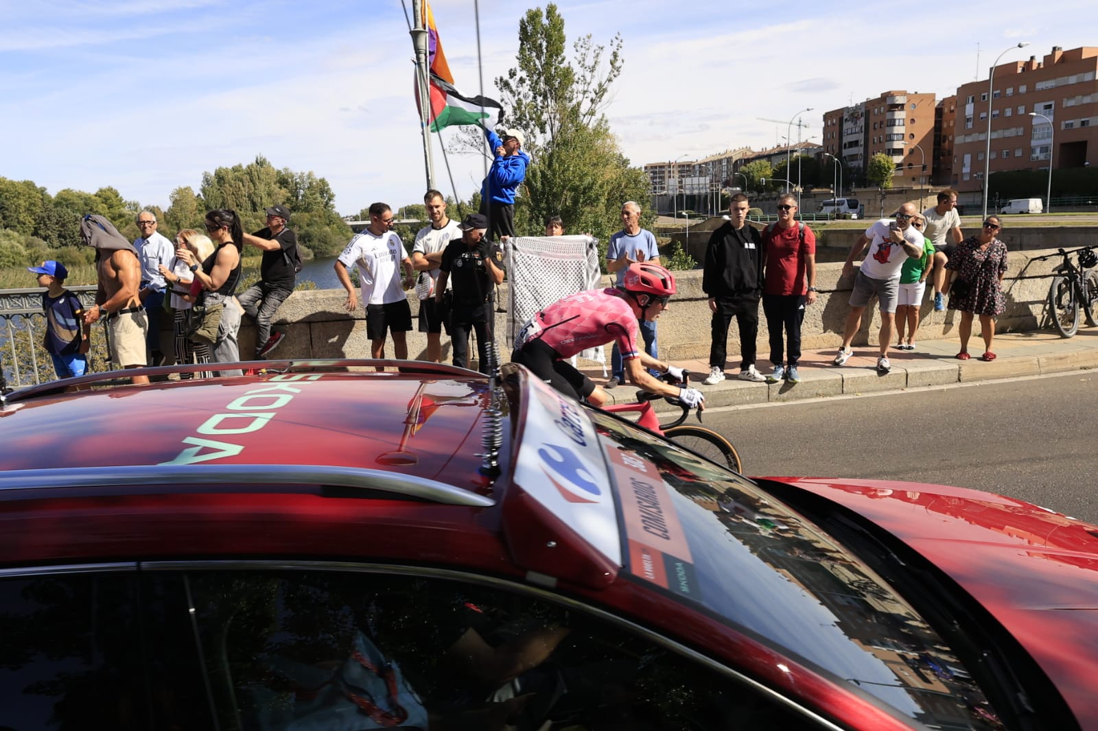 El paso de la Vuelta por Salamanca: más aplausos que banderas y un líder &#039;pillo&#039;