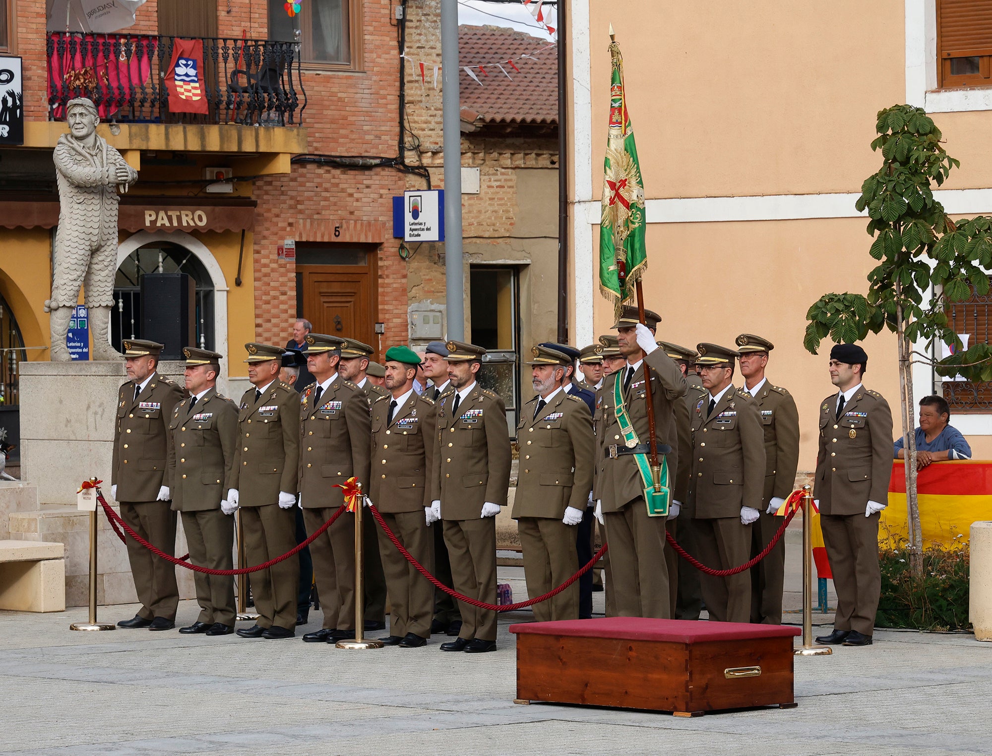 Cisneros homenajea a la bandera