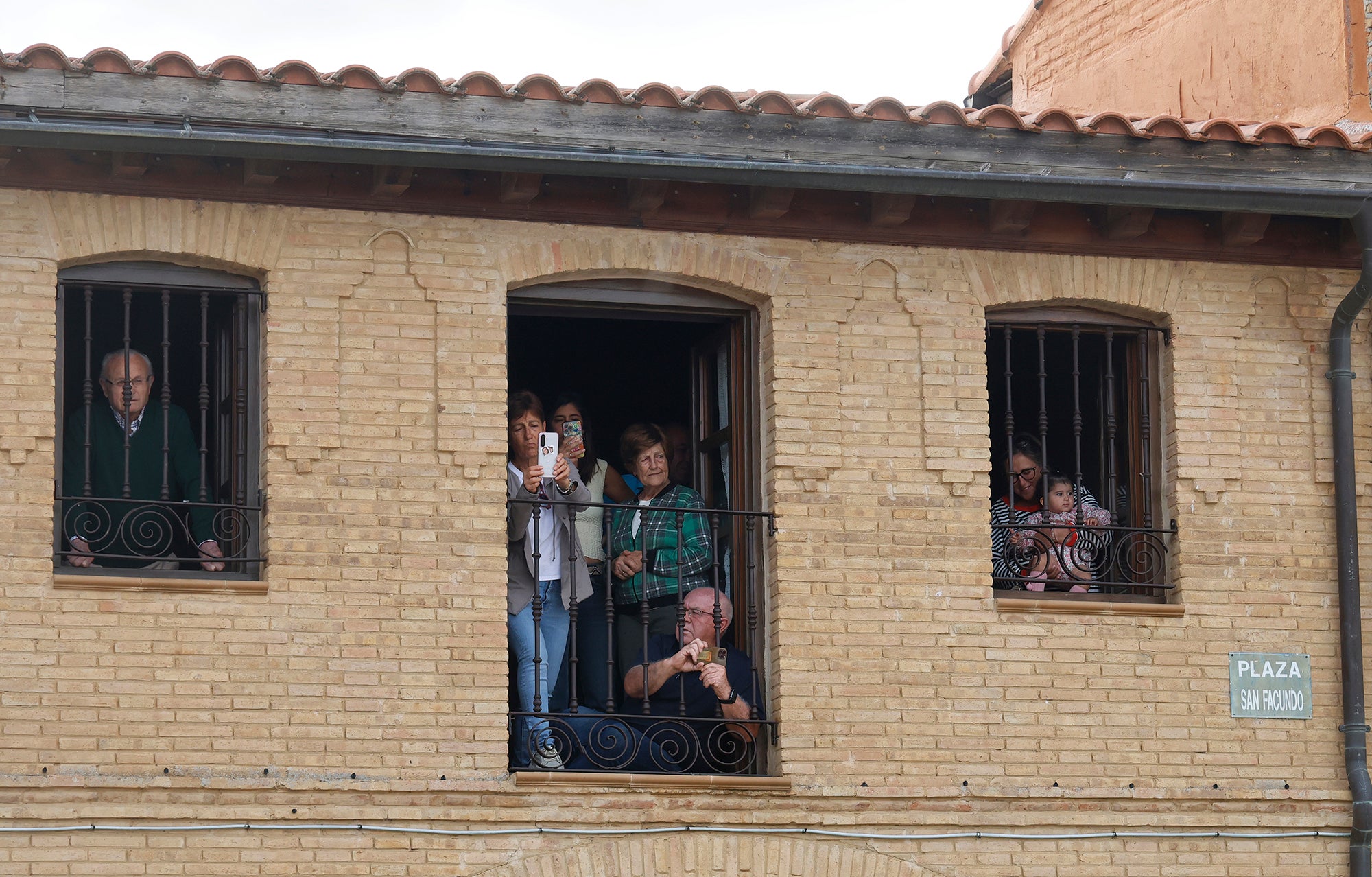 Cisneros homenajea a la bandera