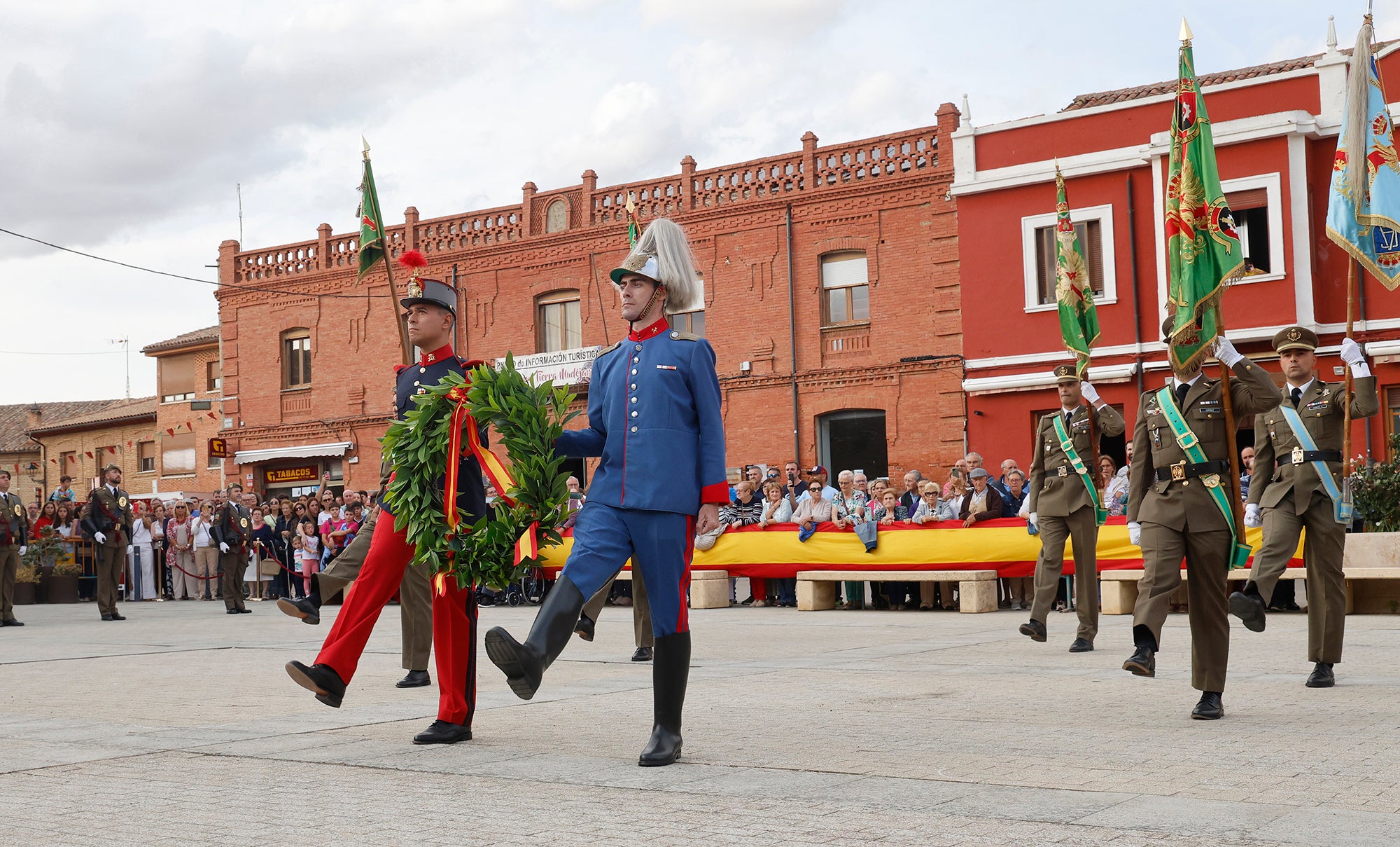 Cisneros homenajea a la bandera