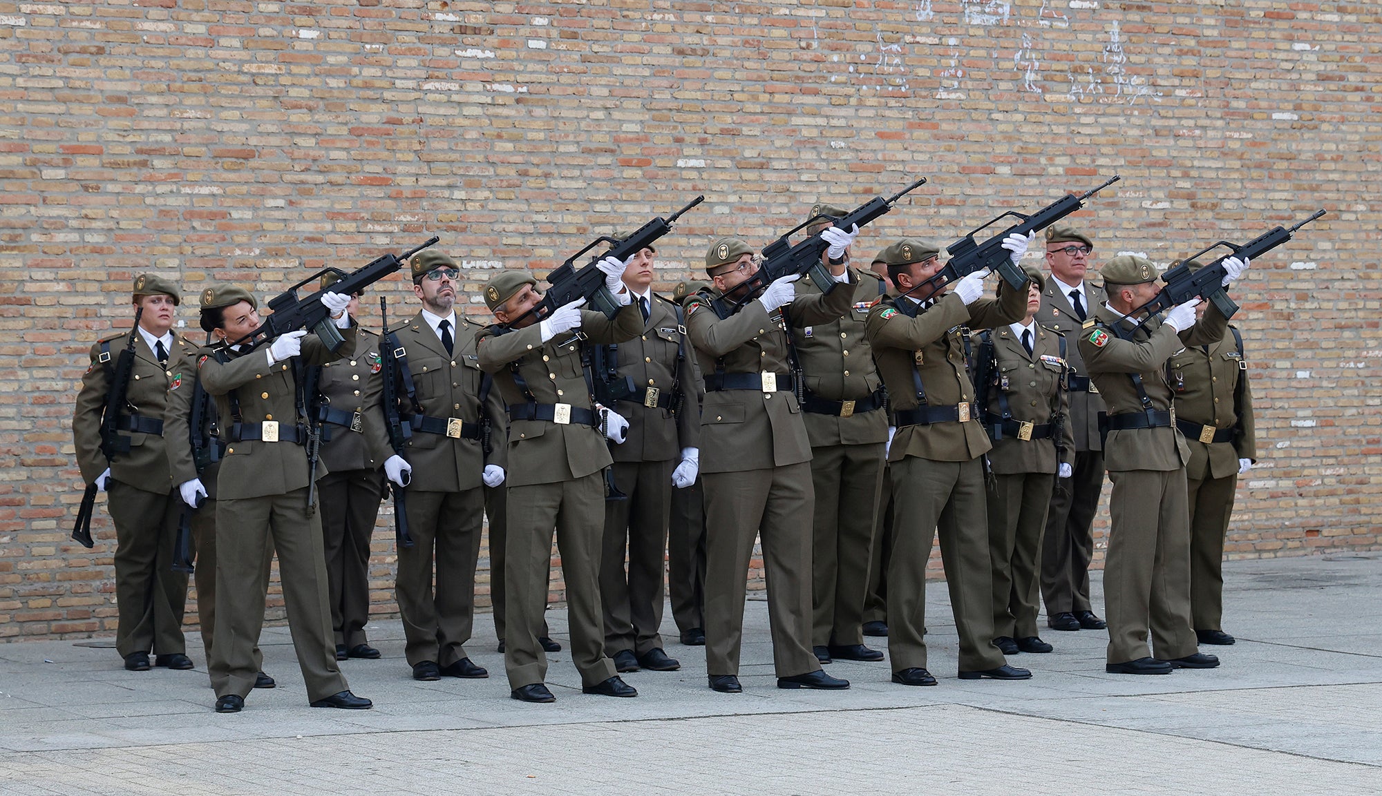 Cisneros homenajea a la bandera
