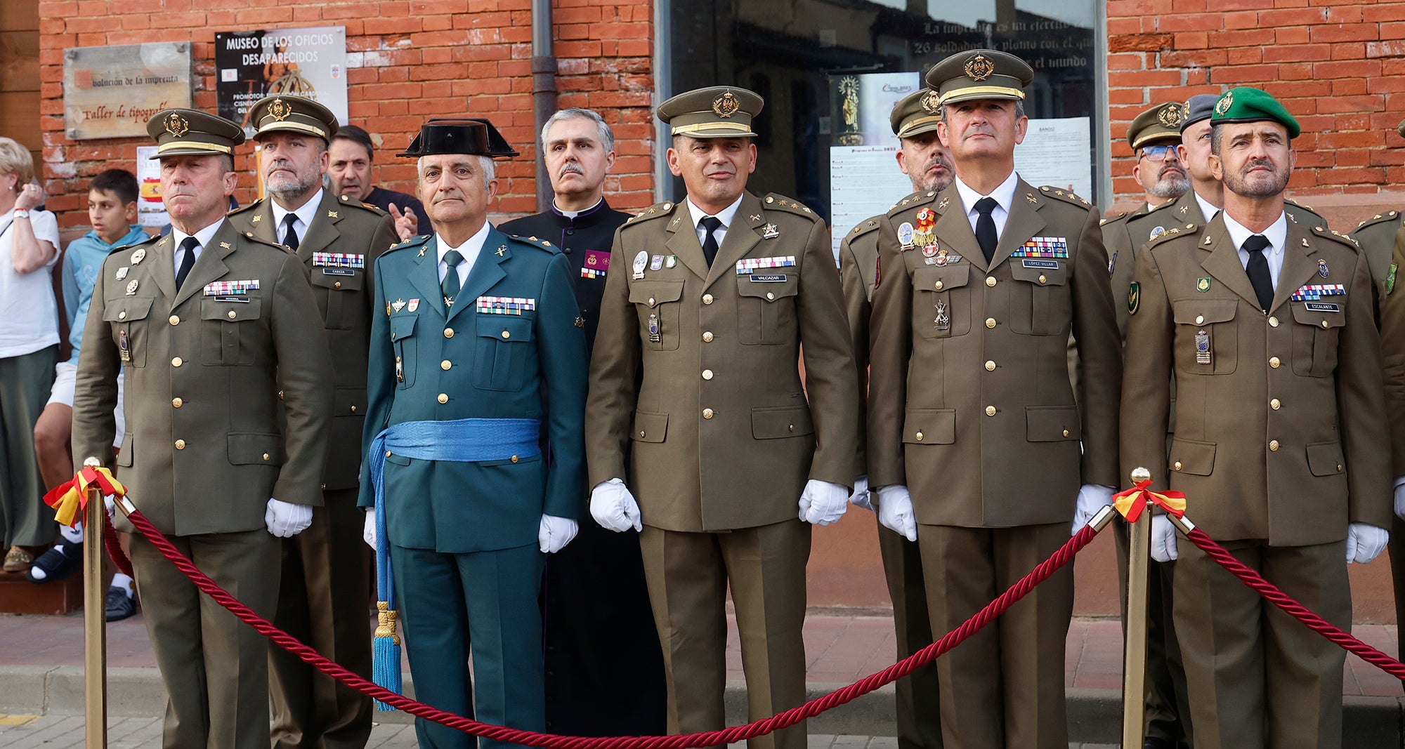 Cisneros homenajea a la bandera