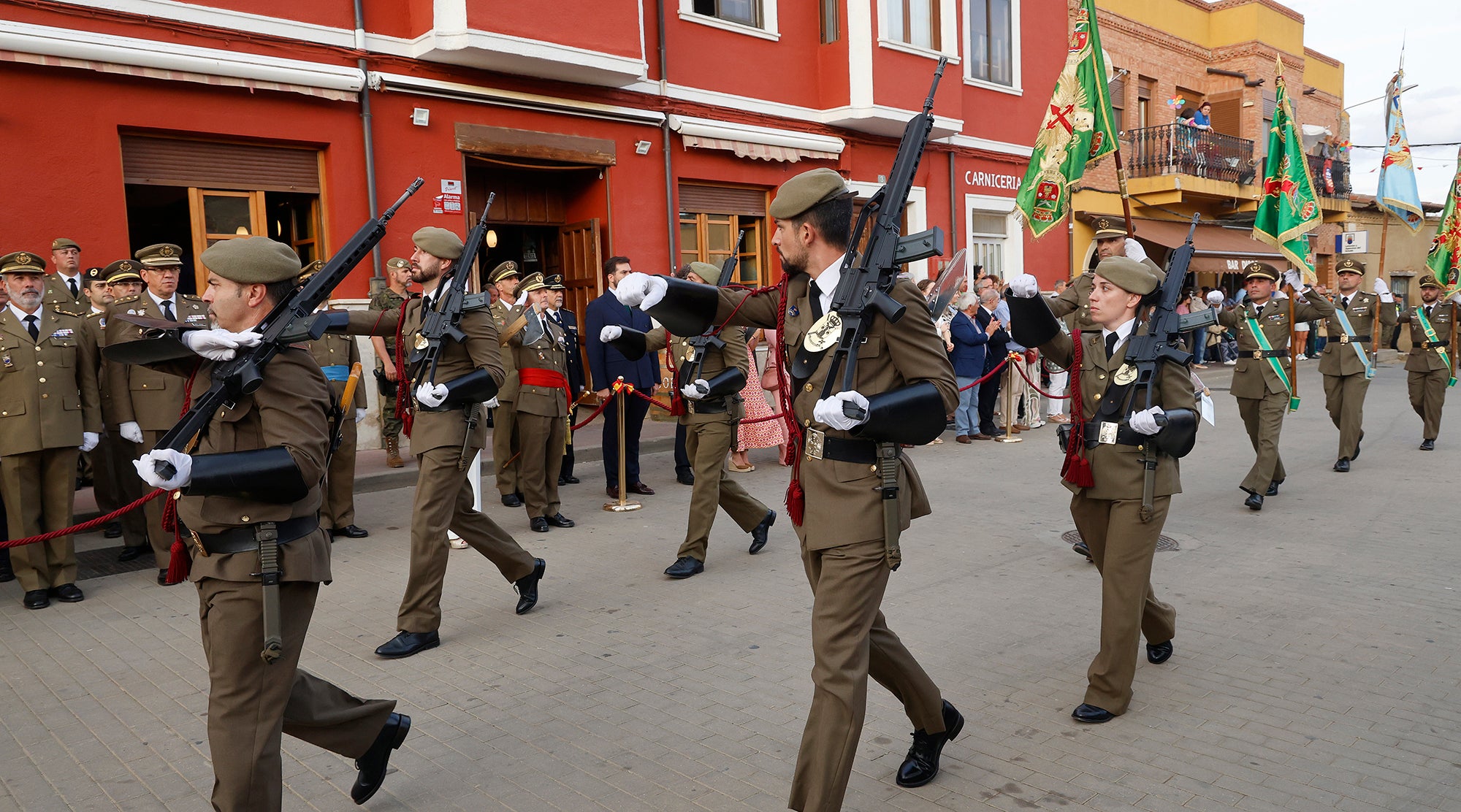 Cisneros homenajea a la bandera