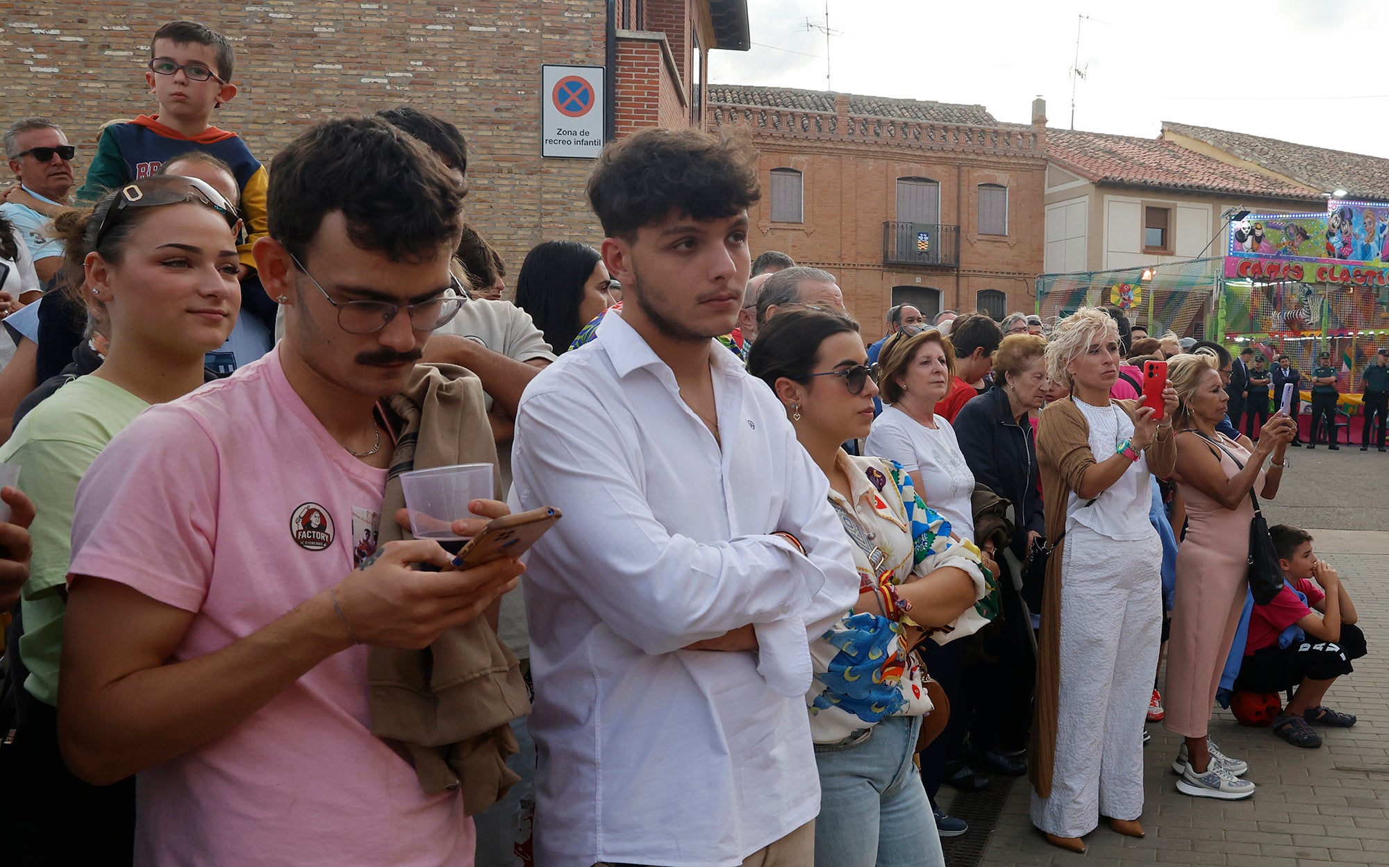 Cisneros homenajea a la bandera