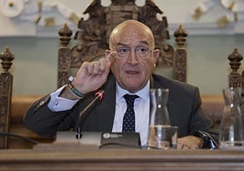 El alcalde, Jesús Julio Carnero, durante una de sus intervenciones en el pleno.