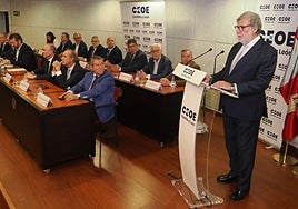 El reelegido presidente de CEOE Castilla y León, Santiago Aparicio, durante su intervención en la Asamblea General Electoral de la patronal autonómica celebrada este viernes en Valladolid.