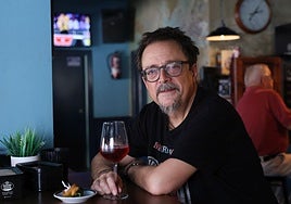 El músico vallisoletano Carlos Soto en el bar Kache de Arrabal de Portillo.