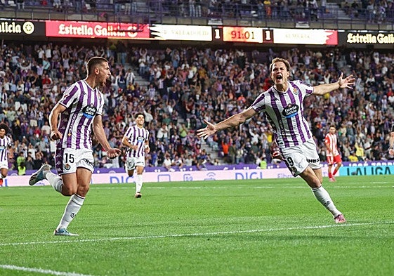 Latasa celebra el gol marcado de penalti ante el Almería.