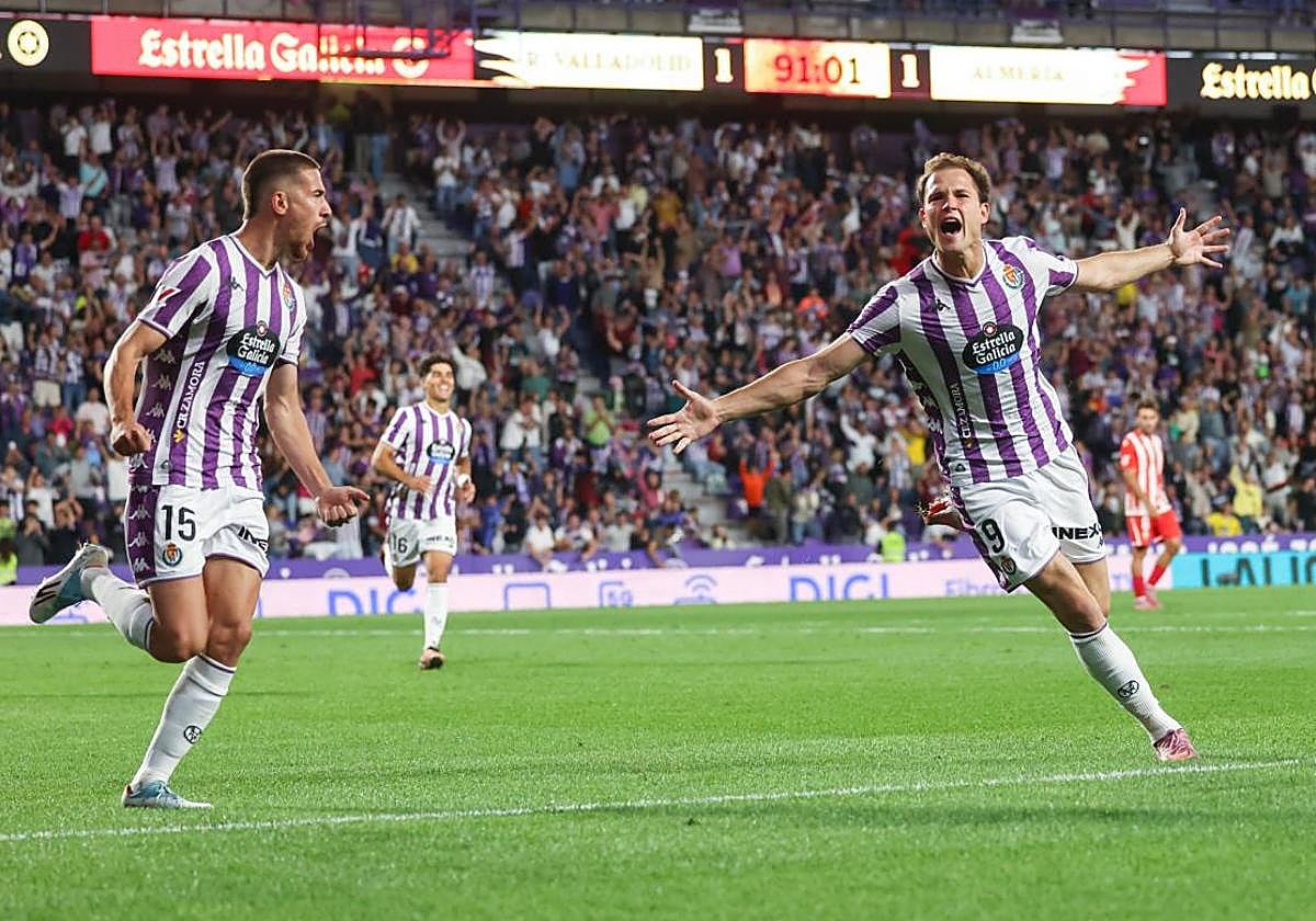 Latasa celebra el gol marcado de penalti ante el Almería.