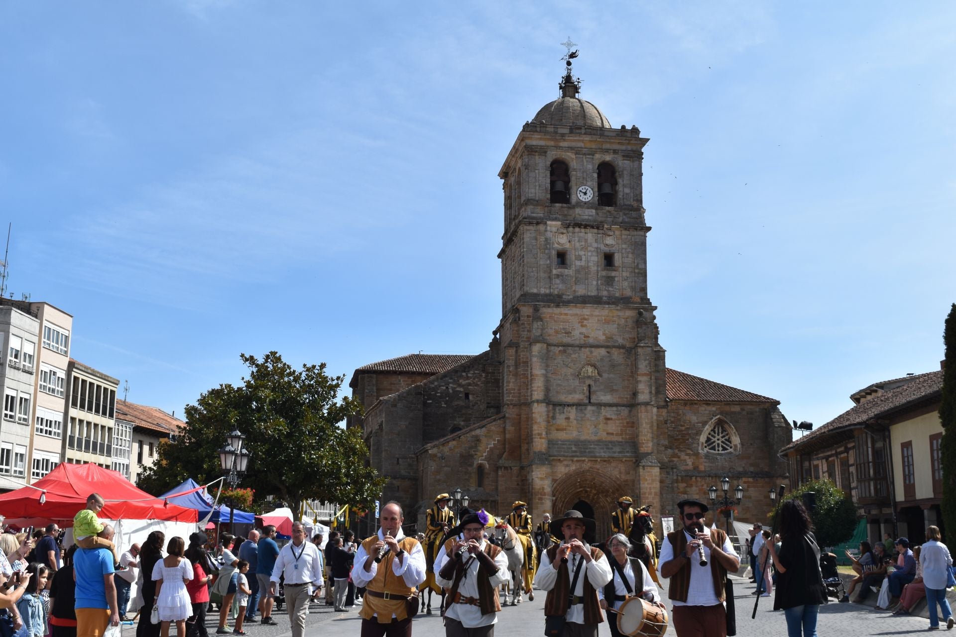 Carlos I y su hermana Leonor regresan a Aguilar de Campoo