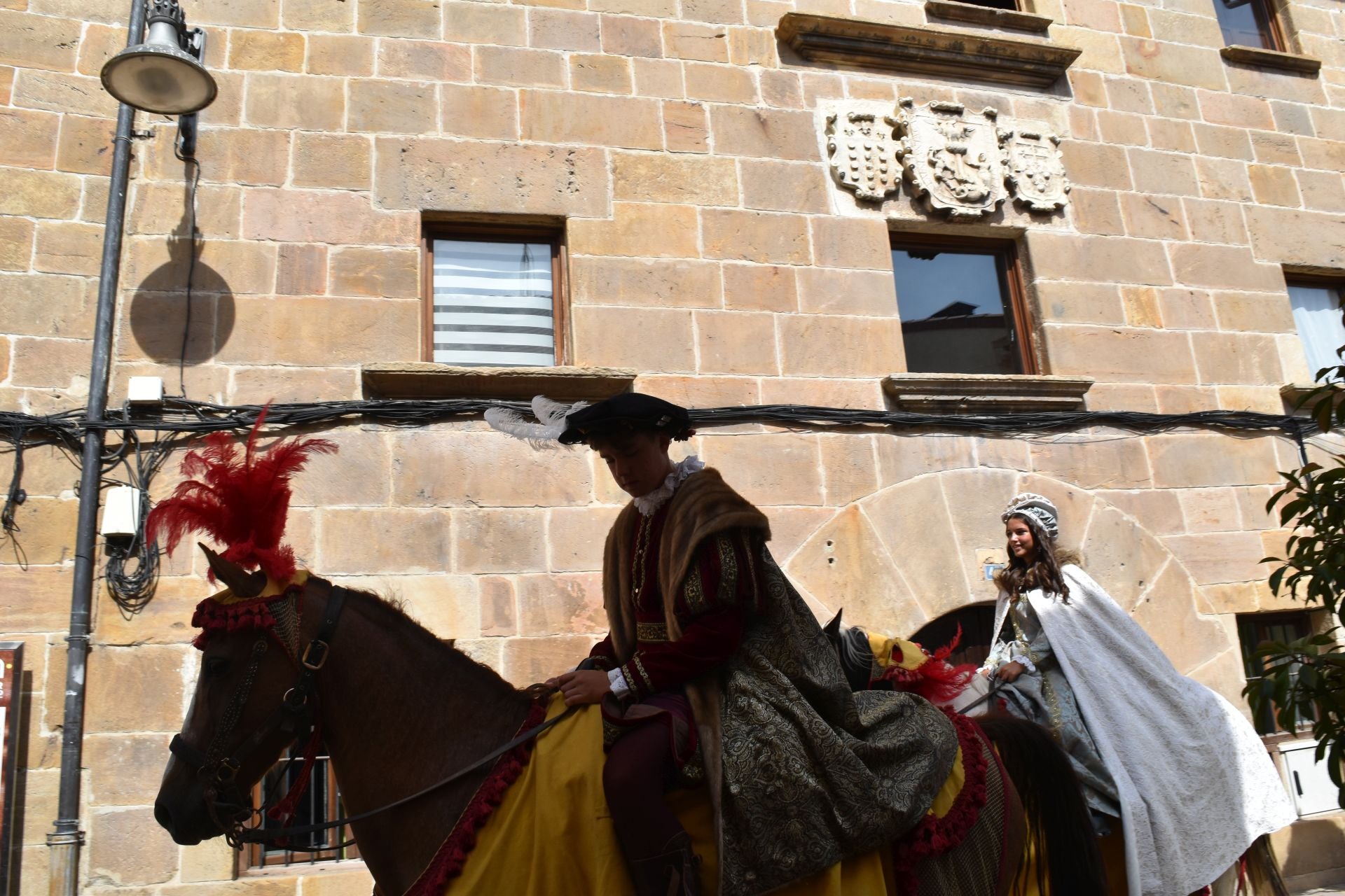 Carlos I y su hermana Leonor regresan a Aguilar de Campoo