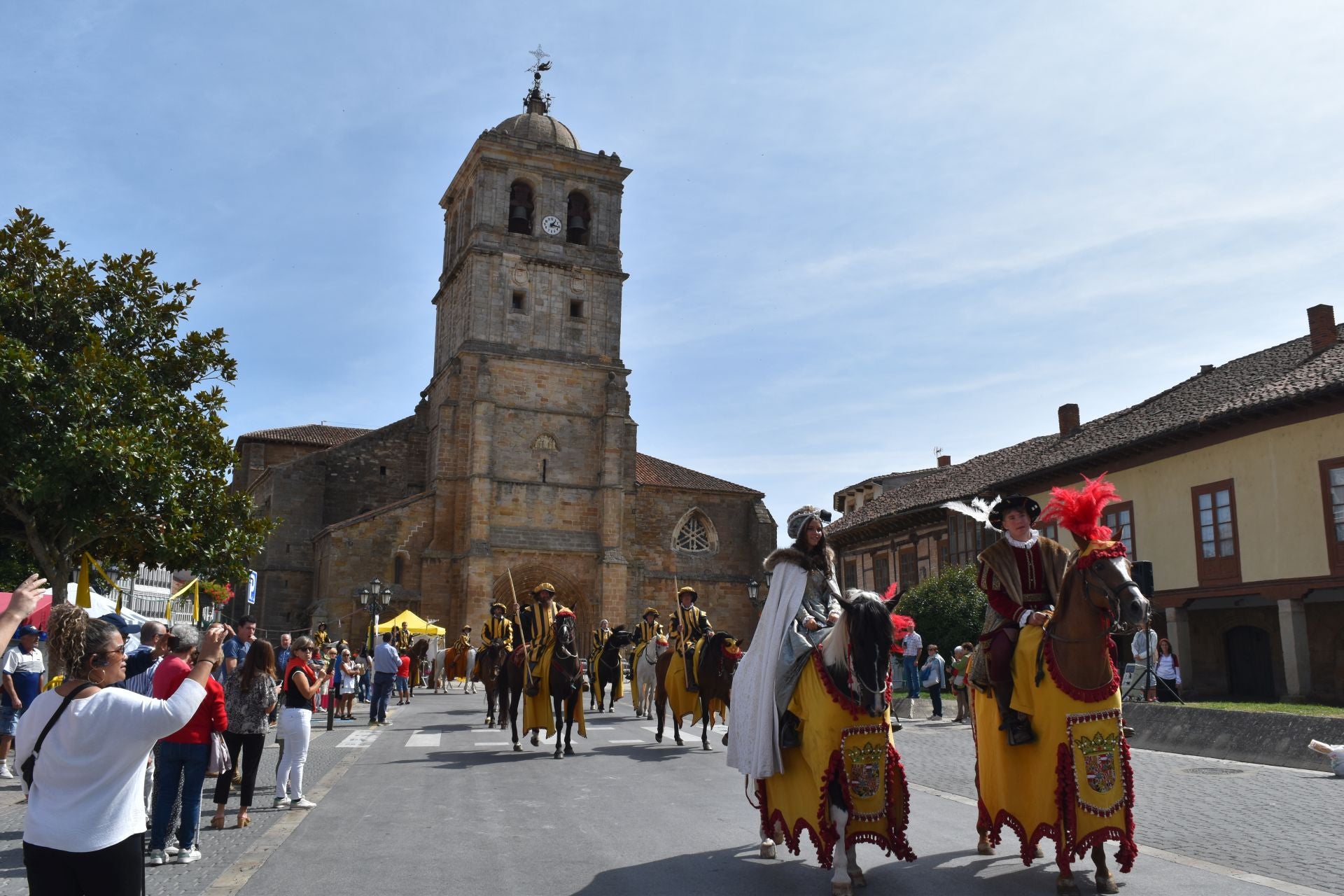 Carlos I y su hermana Leonor regresan a Aguilar de Campoo