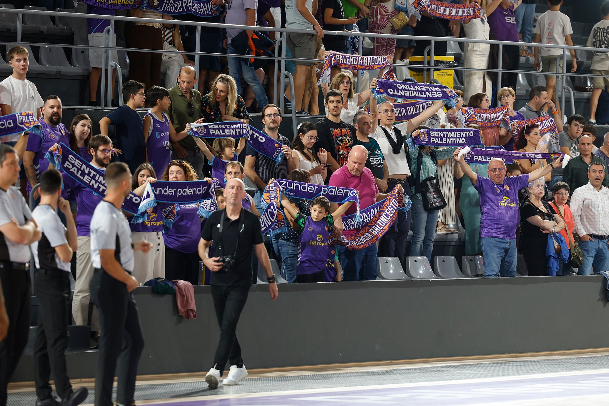 Búscate en las gradas de la final de la Copa Castilla y León de Baloncesto