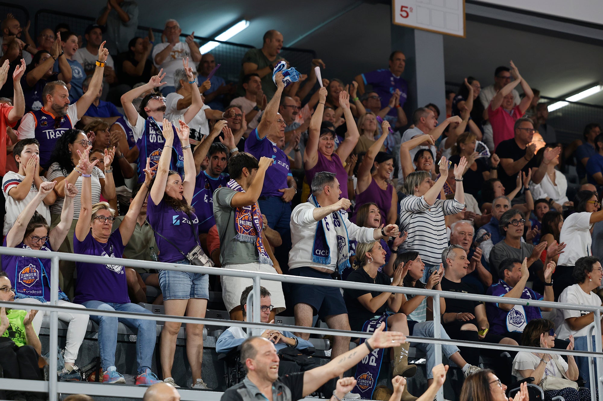 Búscate en las gradas de la final de la Copa Castilla y León de Baloncesto