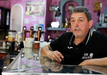 El hostelero que dice adiós a la barra, pero no al barrio