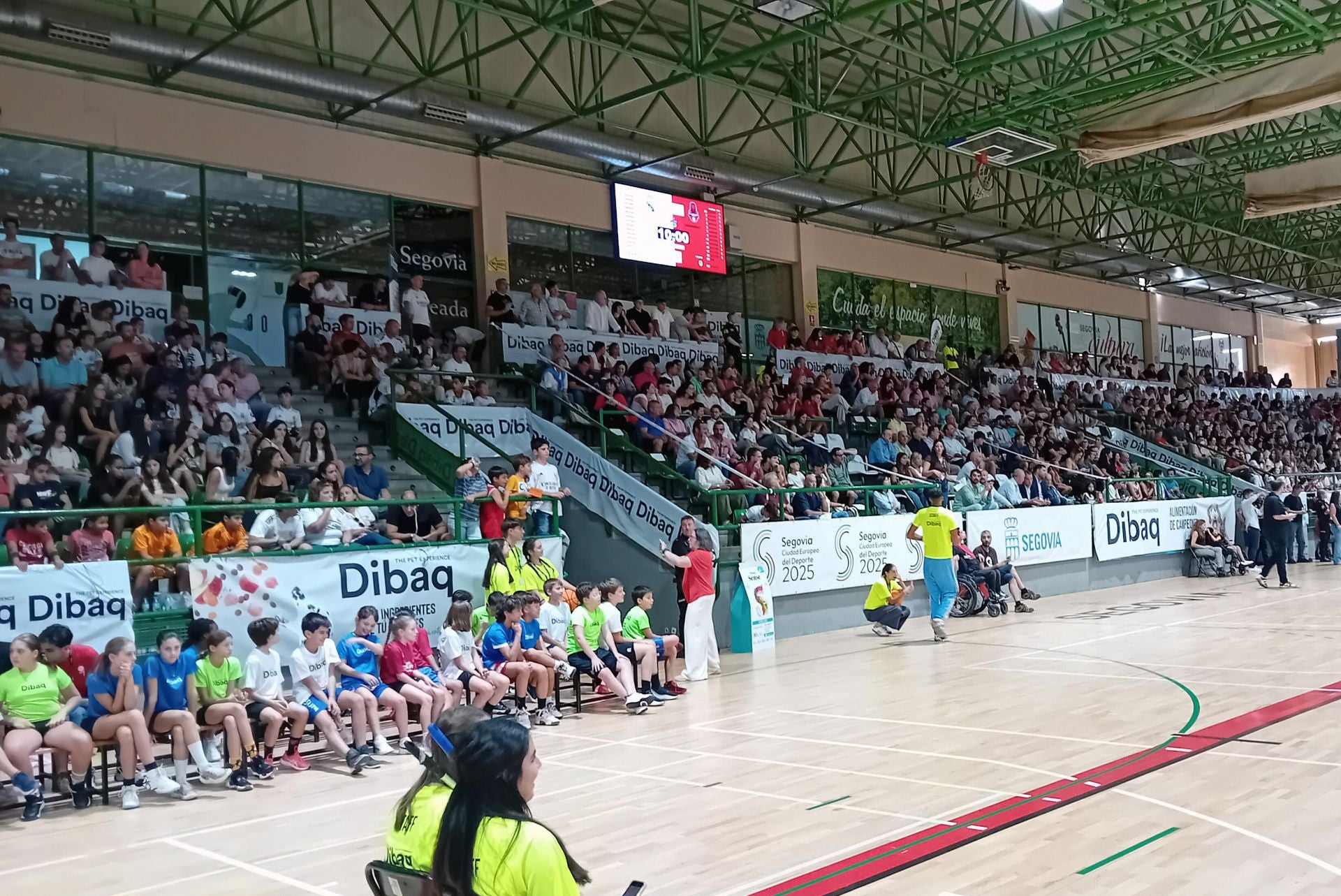 Fotos del partido de baloncesto entre el Madrid y Zaragoza en Segovia