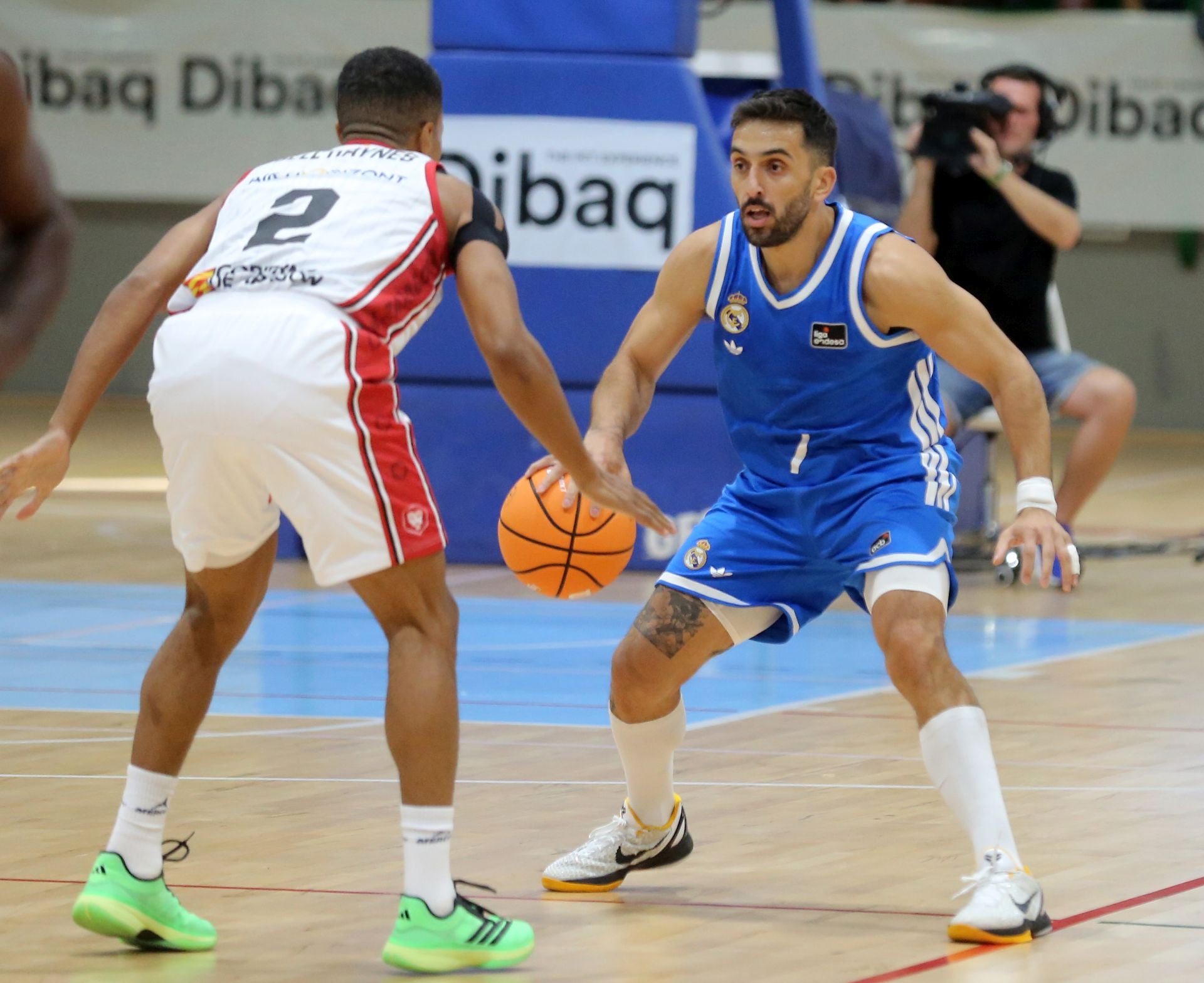 Fotos del partido de baloncesto entre el Madrid y Zaragoza en Segovia