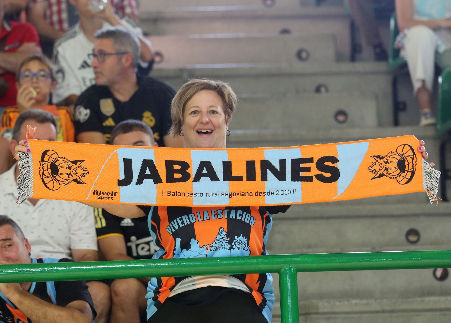 Búscate en las gradas del Pedro Delgado durante el partido del Real Madrid en Segovia