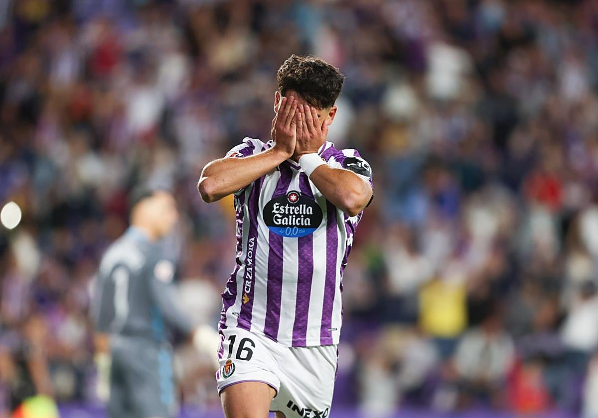 Maroto rompe a llorar tras su primer gol con el primer equipo.