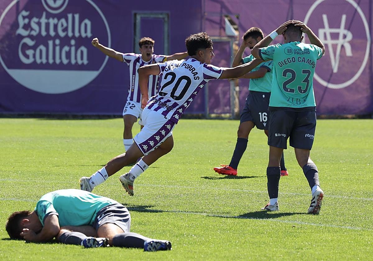 César Porras celebra su tanto en los Anexos.