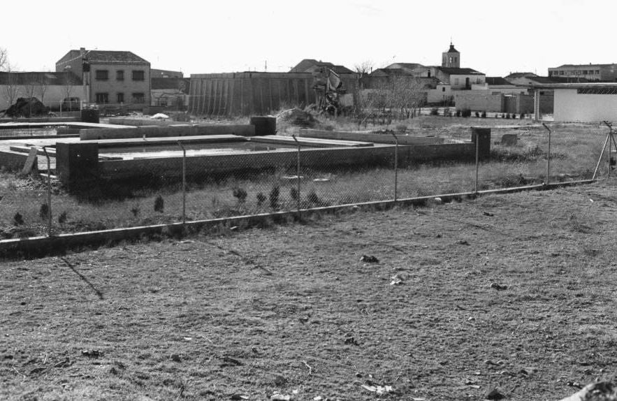 Construcción de las piscinas municipales. 24 de febrero de 1994.