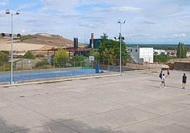 Cancha de fútbol sala, con sus focos de luz.