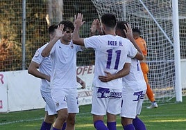 El Palencia CF celebra uno de los tantos ante el Becerril.