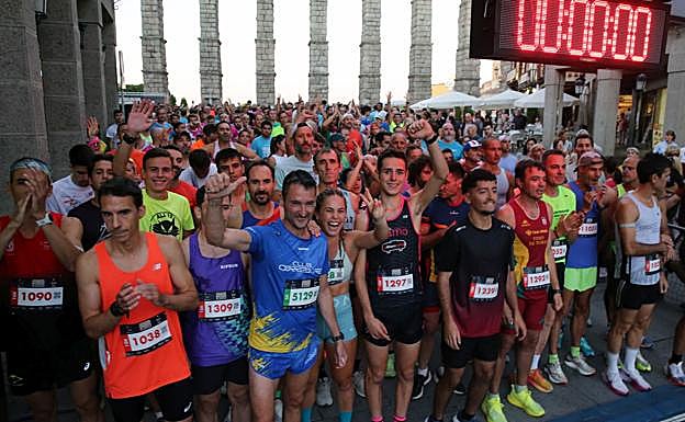 Participantes en la carrera nocturna.