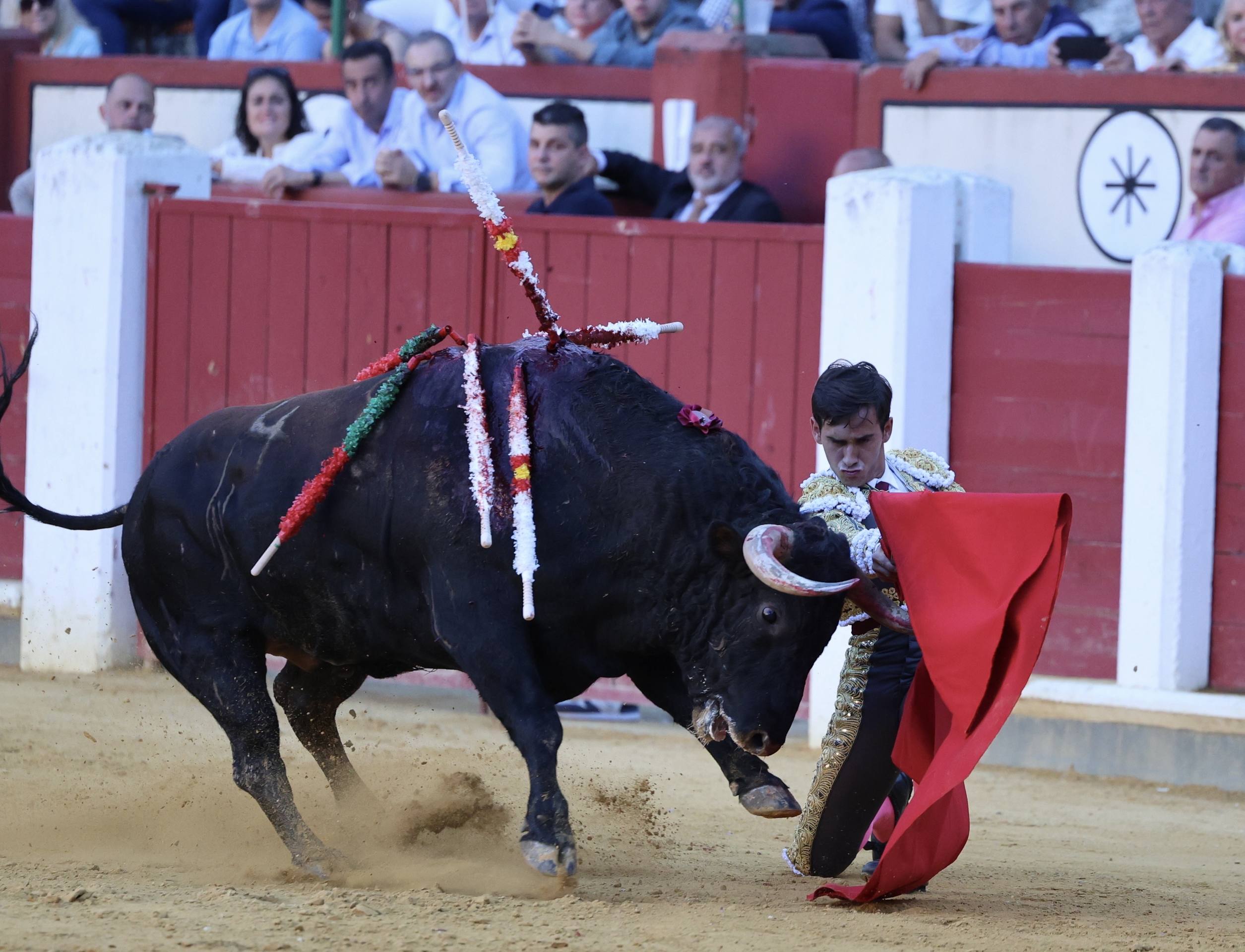 La corrida de El Fandi, Escribano e Ismael Martín, en imágenes