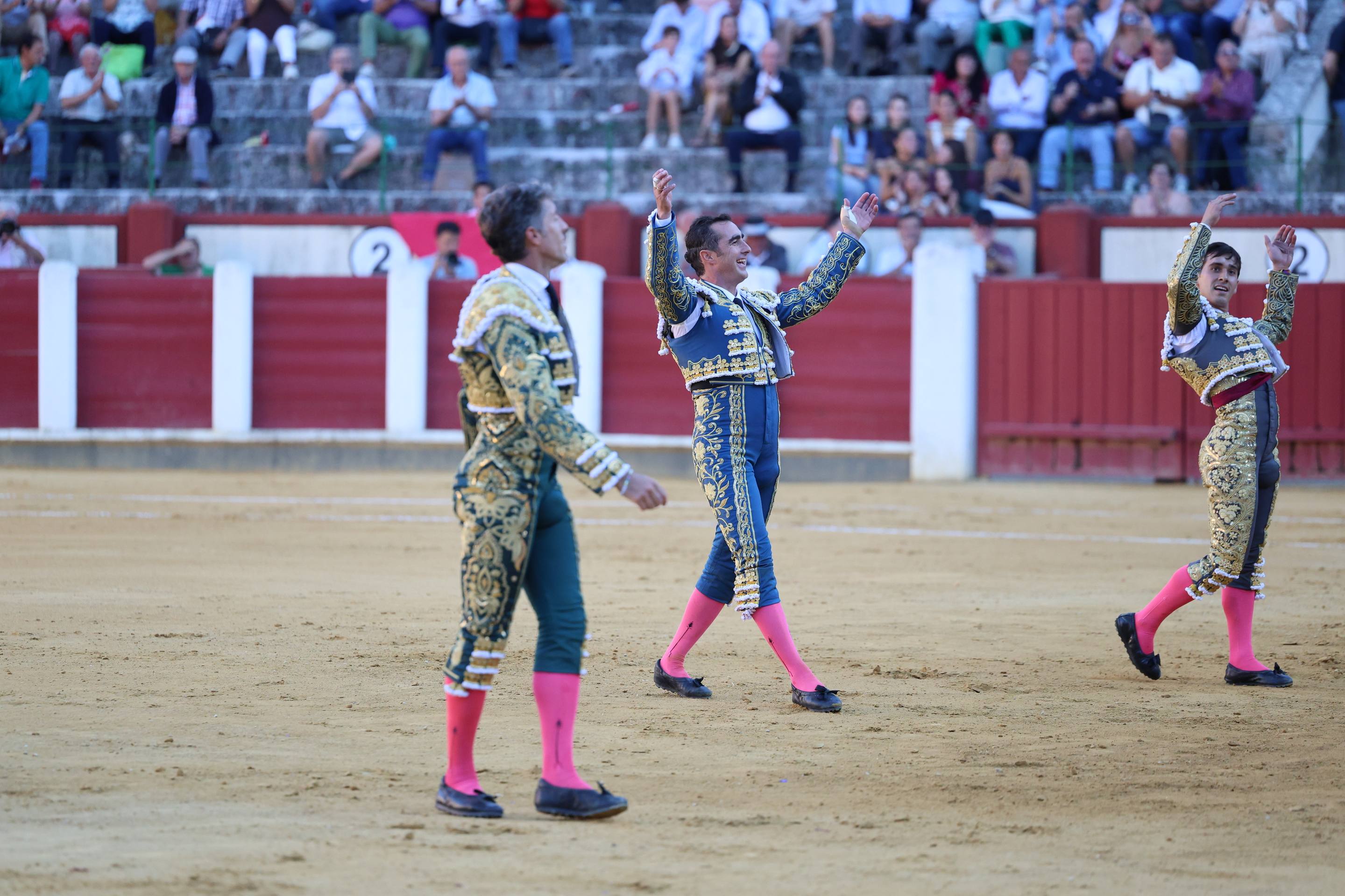 La corrida de El Fandi, Escribano e Ismael Martín, en imágenes