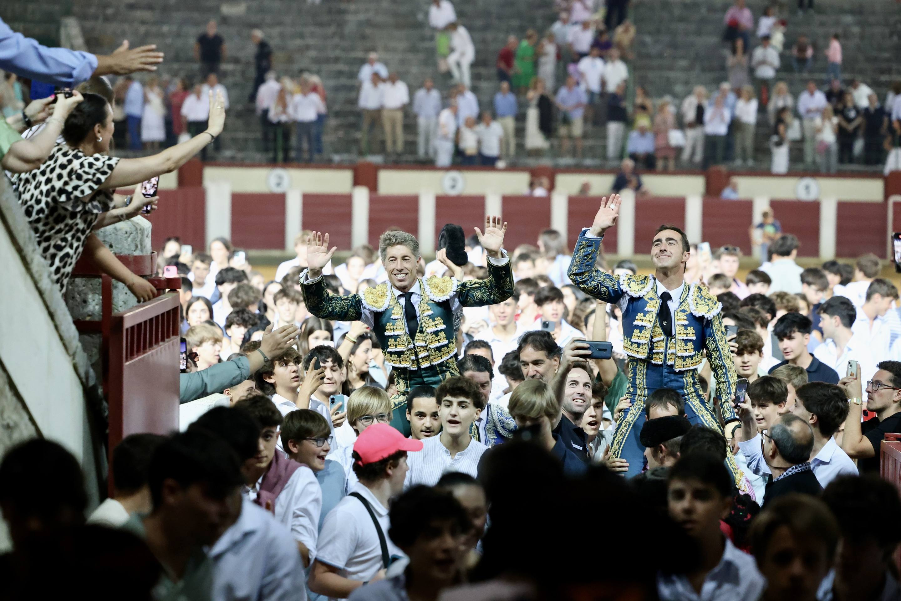La corrida de El Fandi, Escribano e Ismael Martín, en imágenes
