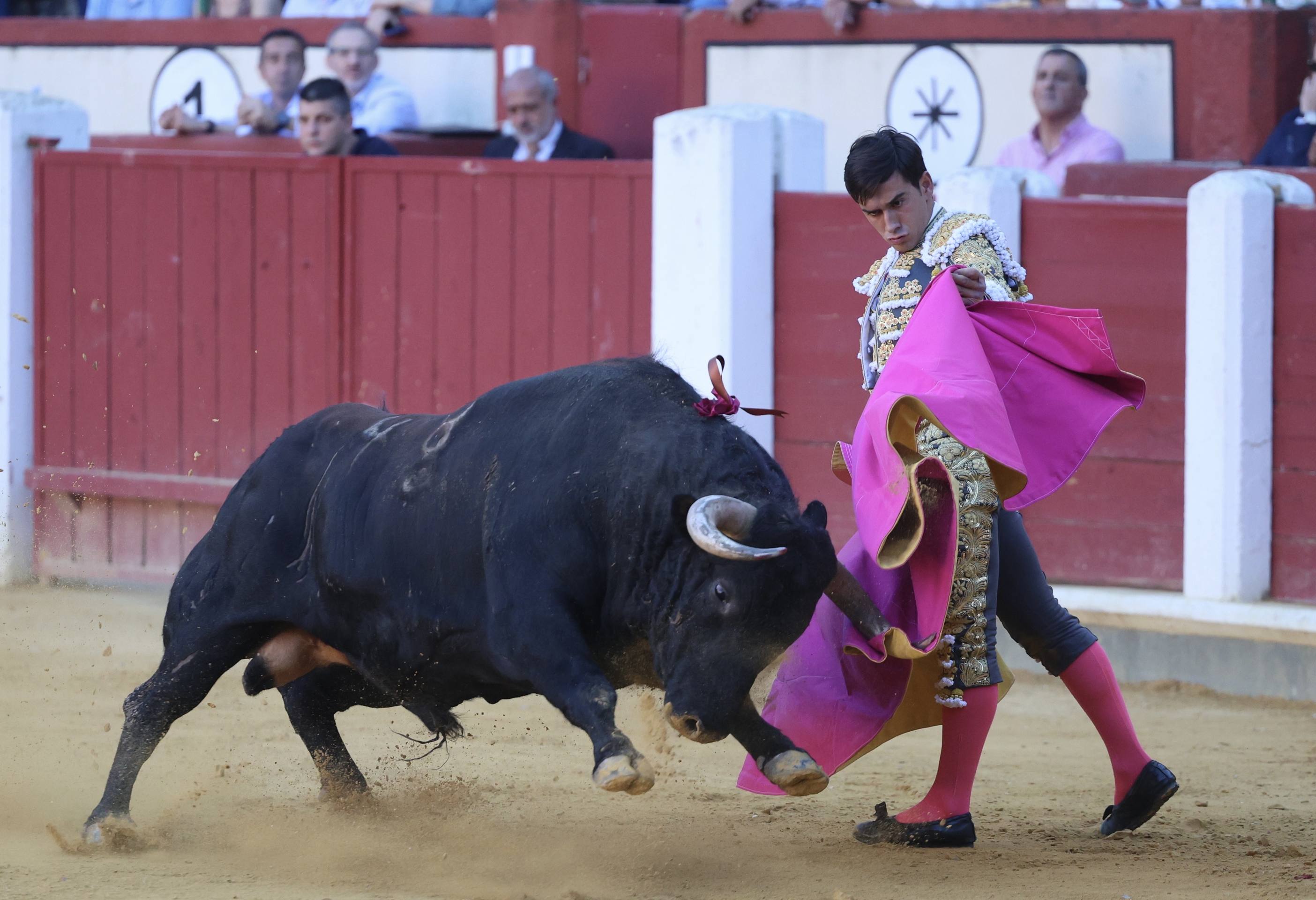 La corrida de El Fandi, Escribano e Ismael Martín, en imágenes