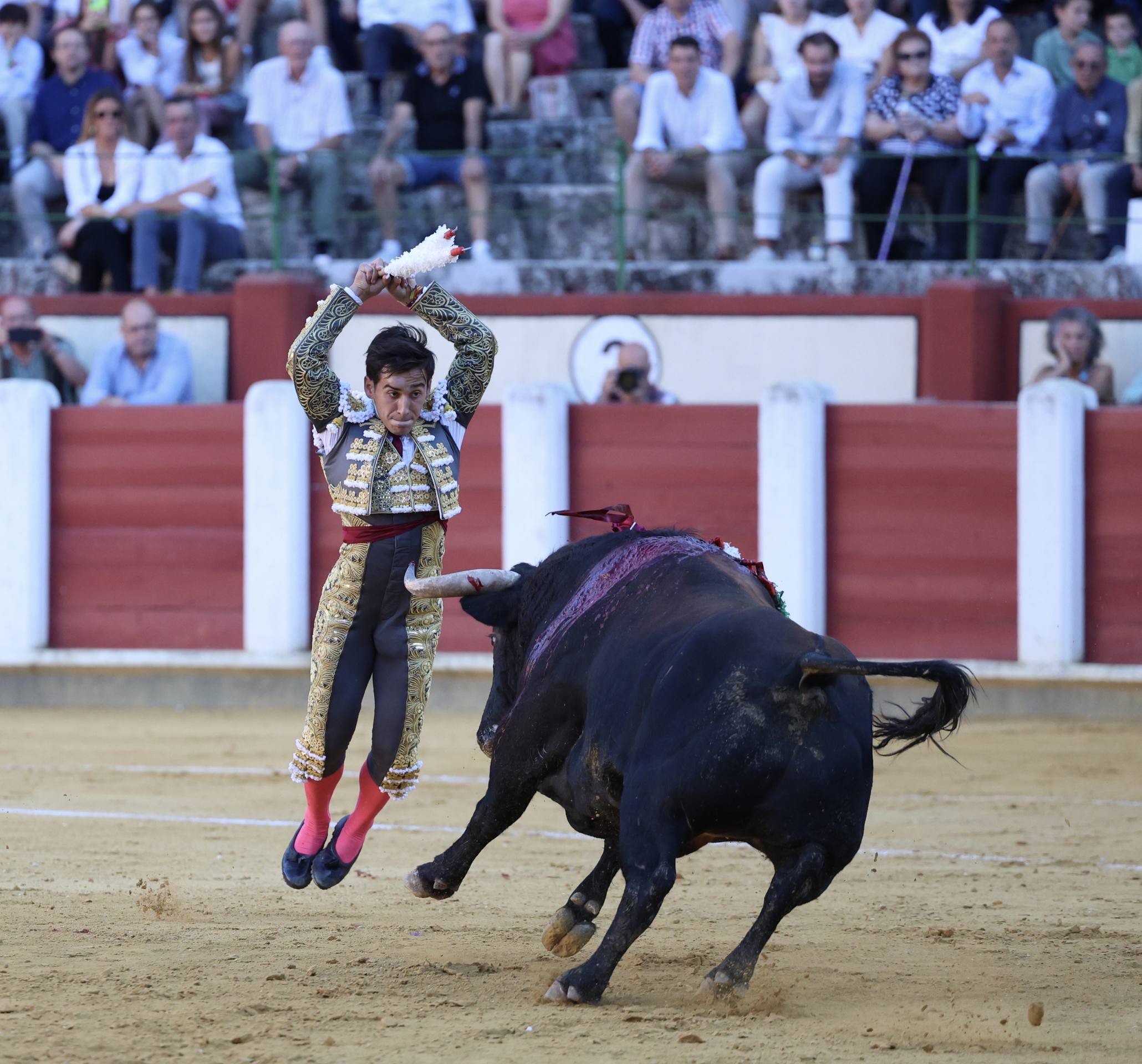 La corrida de El Fandi, Escribano e Ismael Martín, en imágenes