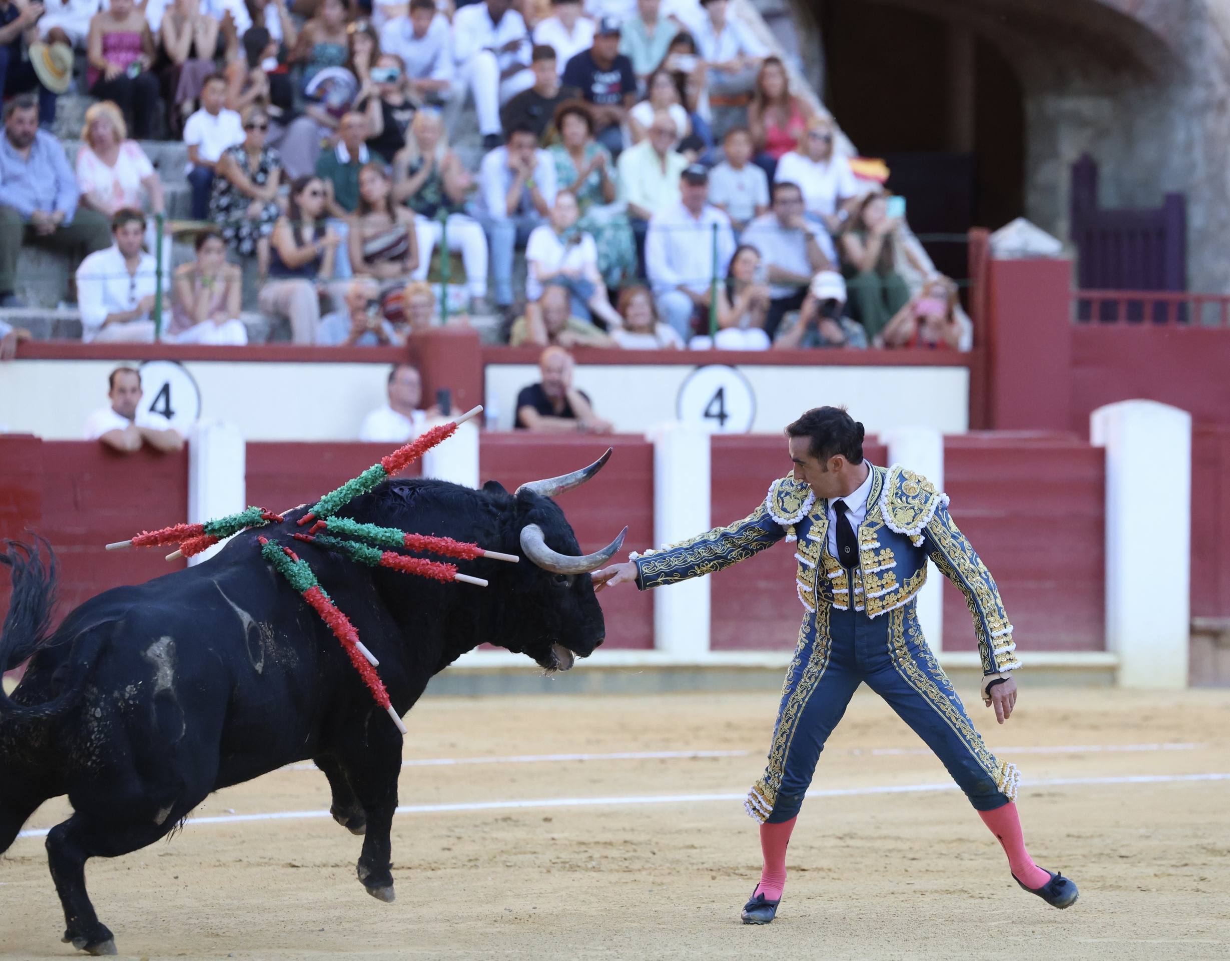 La corrida de El Fandi, Escribano e Ismael Martín, en imágenes