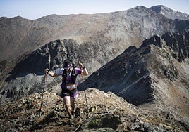 Un participante, en el entorno único del Ultra Trail.