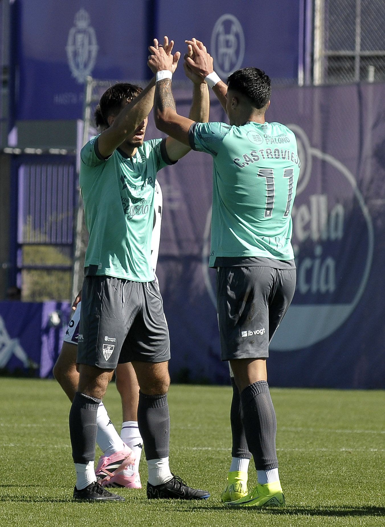 Fotos del partido entre la Segoviana y el Valladolid B