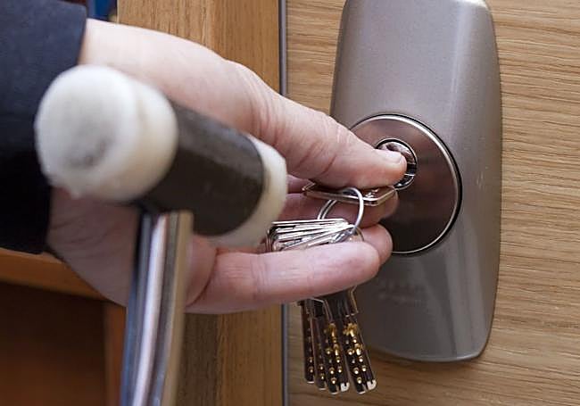 Simulación de robo mediante el método de 'bumping'.