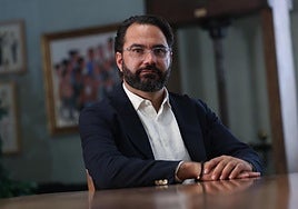 Víctor Orta, este lunes en la hemeroteca de El Norte de Castilla, tras la entrevista.