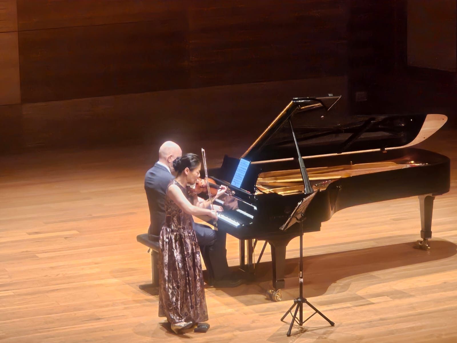 Midori y Özgür Aydin, en la sala de cámara del Delibes.