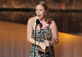 Hannah Einbinder en la gala de los Premios Emmy 2025.