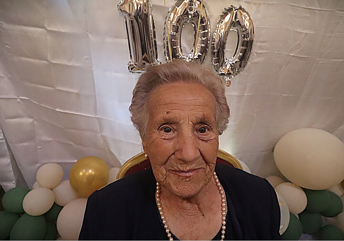 Así celebró la riosecana María Milán su siglo de vida