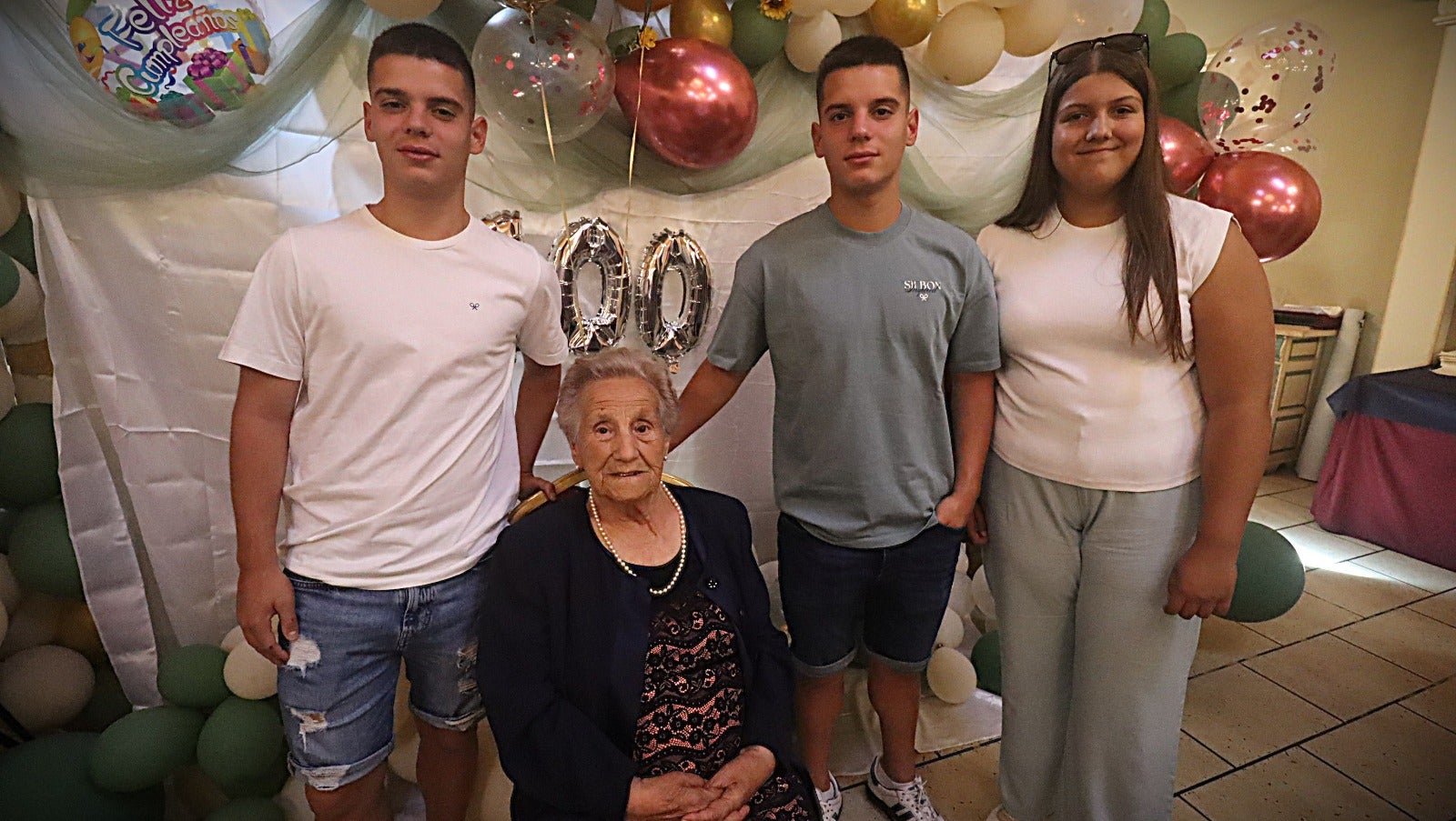 Así celebró la riosecana María Milán su siglo de vida