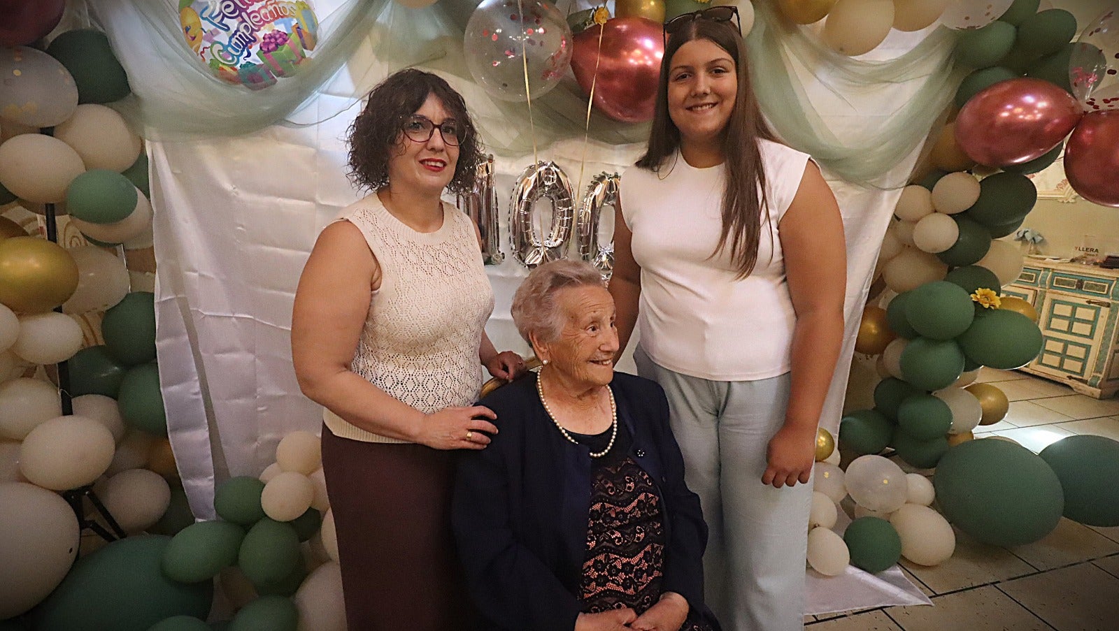 Así celebró la riosecana María Milán su siglo de vida