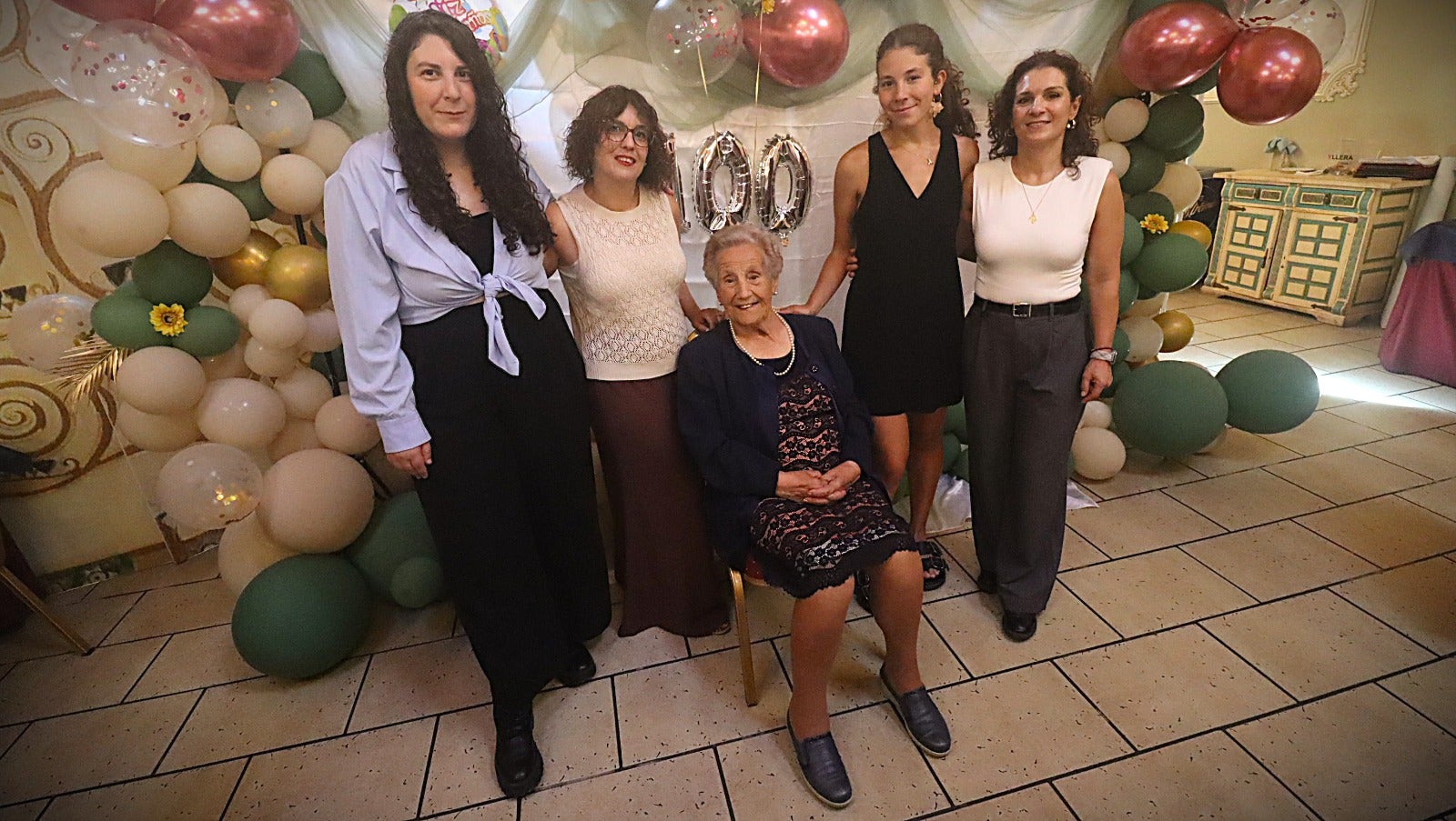 Así celebró la riosecana María Milán su siglo de vida