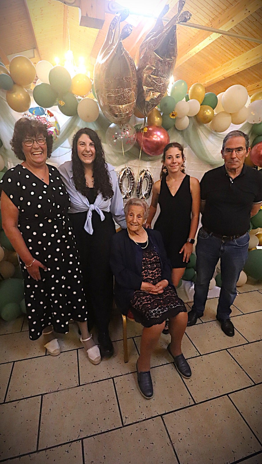 Así celebró la riosecana María Milán su siglo de vida