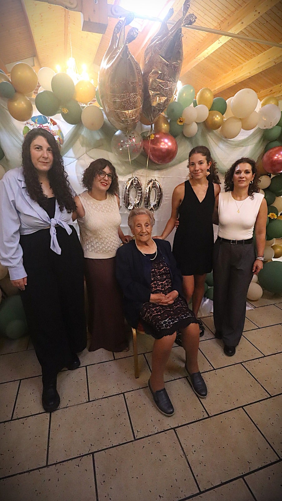 Así celebró la riosecana María Milán su siglo de vida