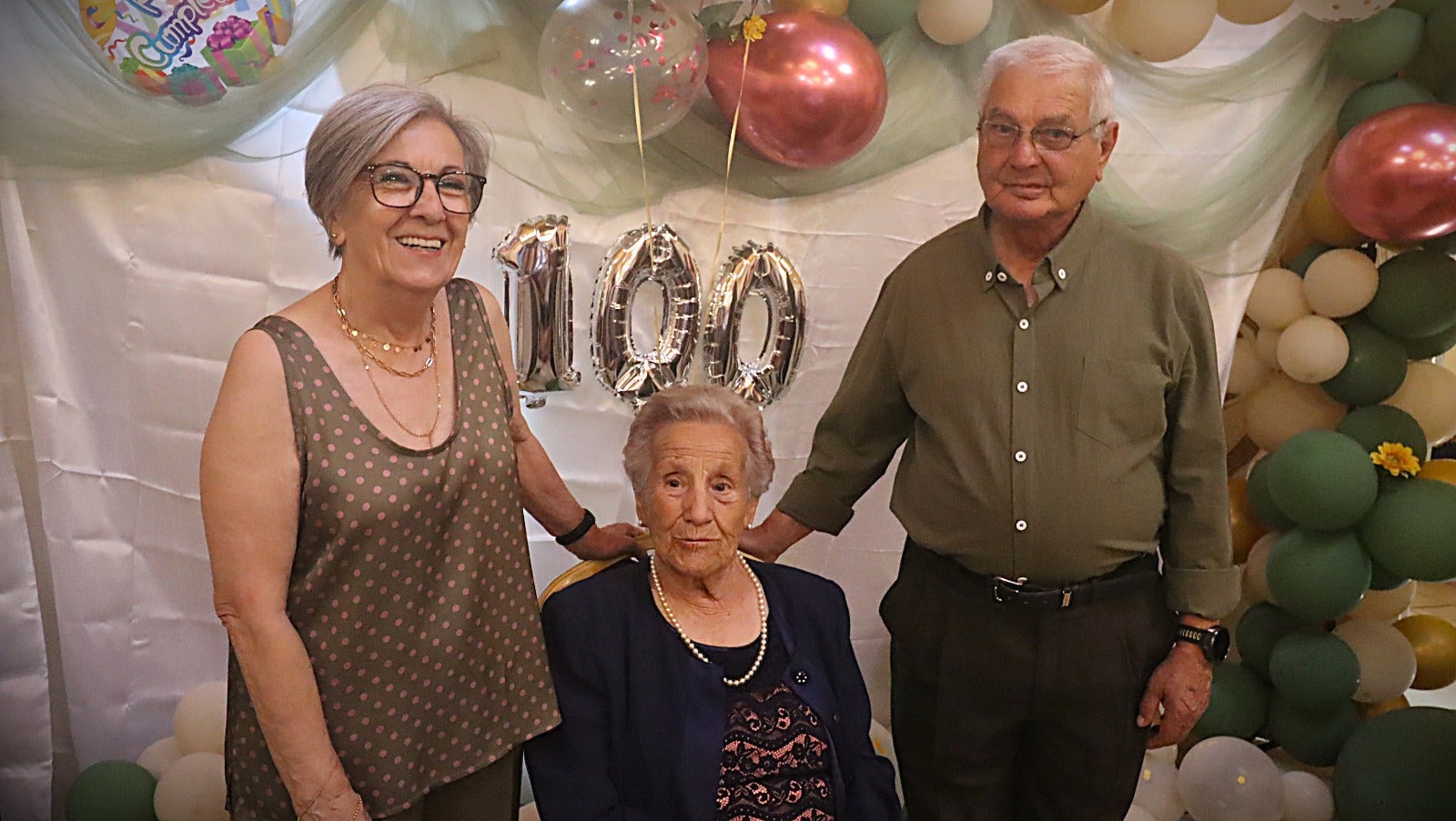 Así celebró la riosecana María Milán su siglo de vida