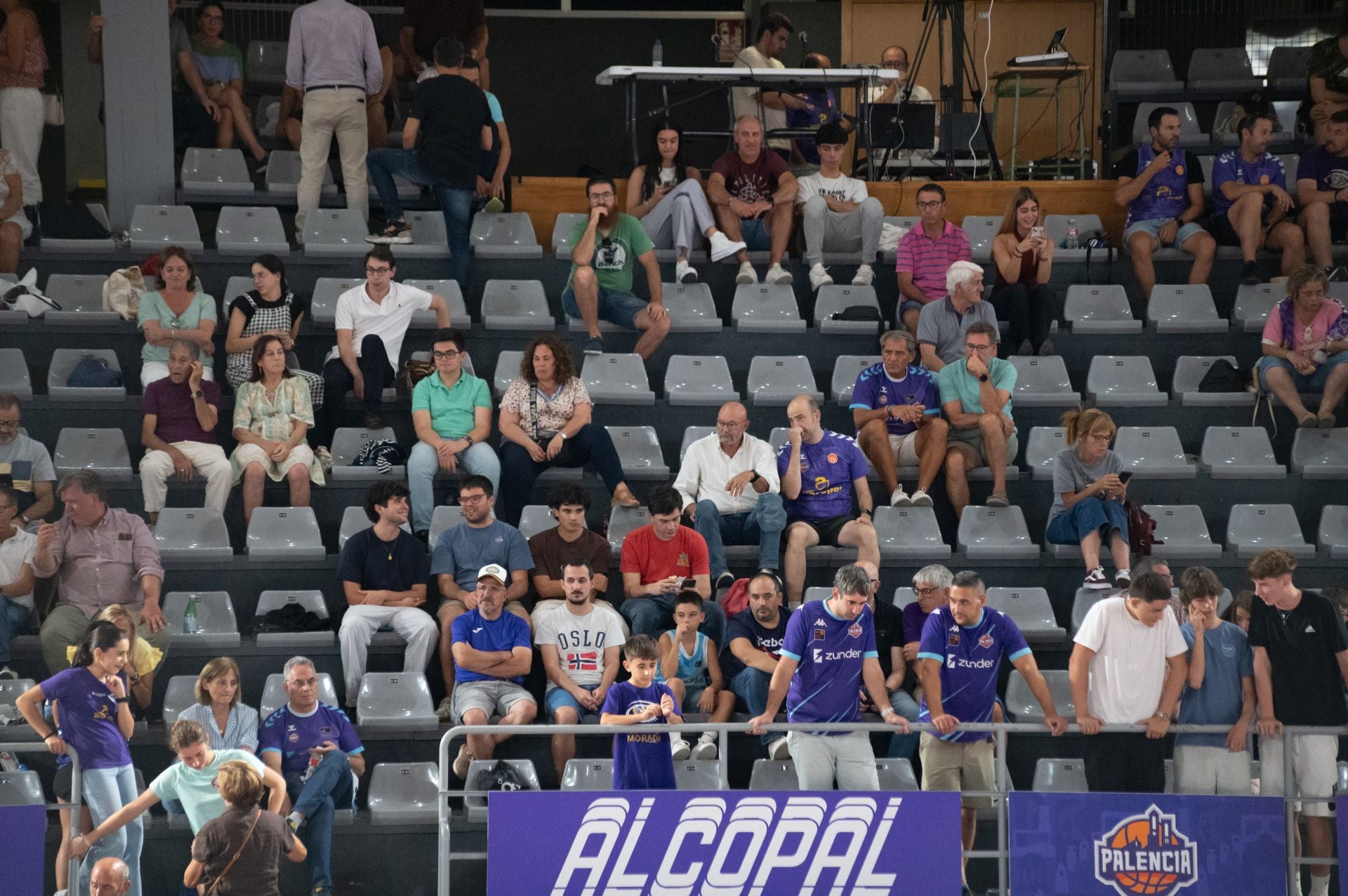 Búscate en las gradas del Súper Agropal Palencia-UEMC Valladolid